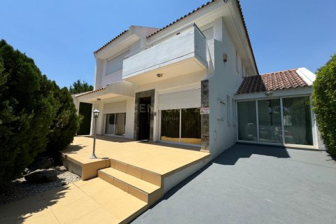 4 bedrooms Villa in Agios Athanasios, Limassol,  No. 25053 2