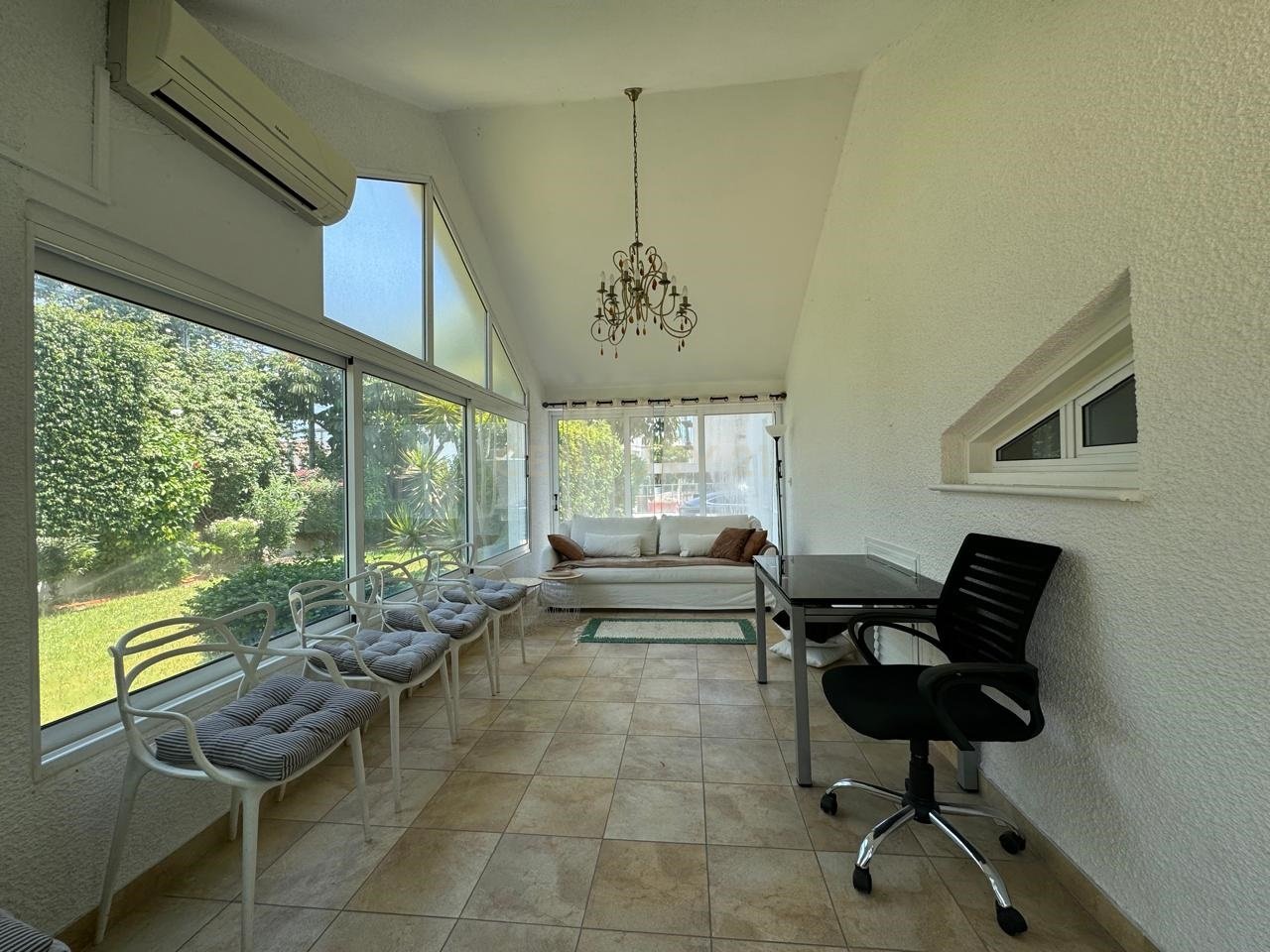 4 chambres Villa à Agios Athanasios, Limassol, Chypre No. 25053