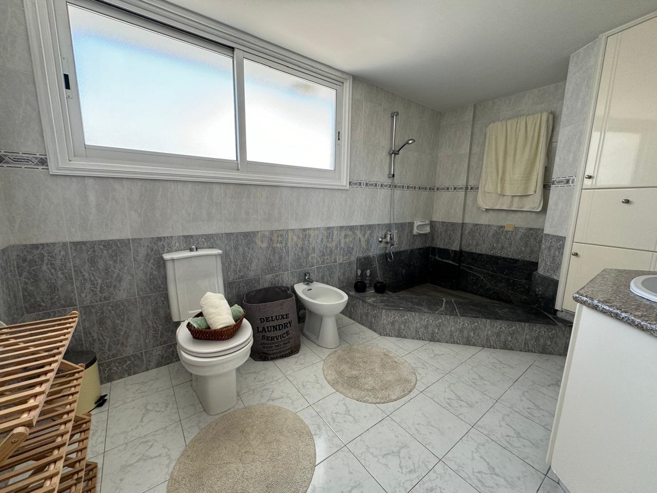 4 chambres Villa à Agios Athanasios, Limassol, Chypre No. 25053