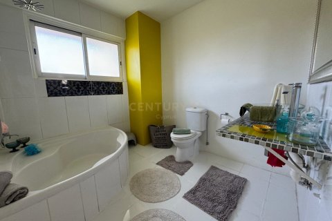 4 bedrooms Villa in Agios Athanasios, Limassol,  No. 25053 15