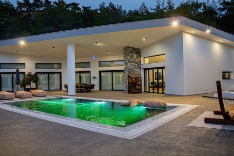 4 bedrooms Villa in Louvaras, Limassol,  No. 41728