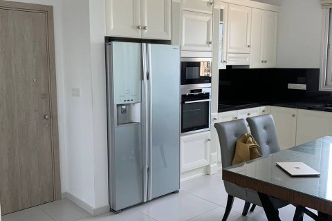 3 bedrooms Apartment in Limassol,  No. 46144 4