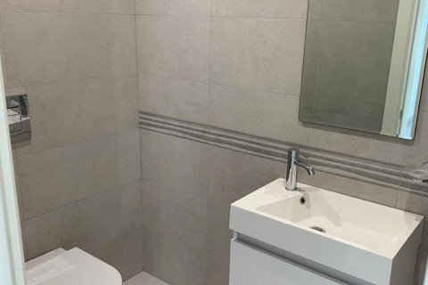 3 bedrooms Apartment in Limassol,  No. 46144 11