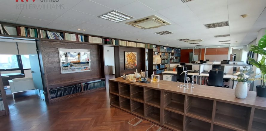 6 rooms Office in Nicosia, No. 39970