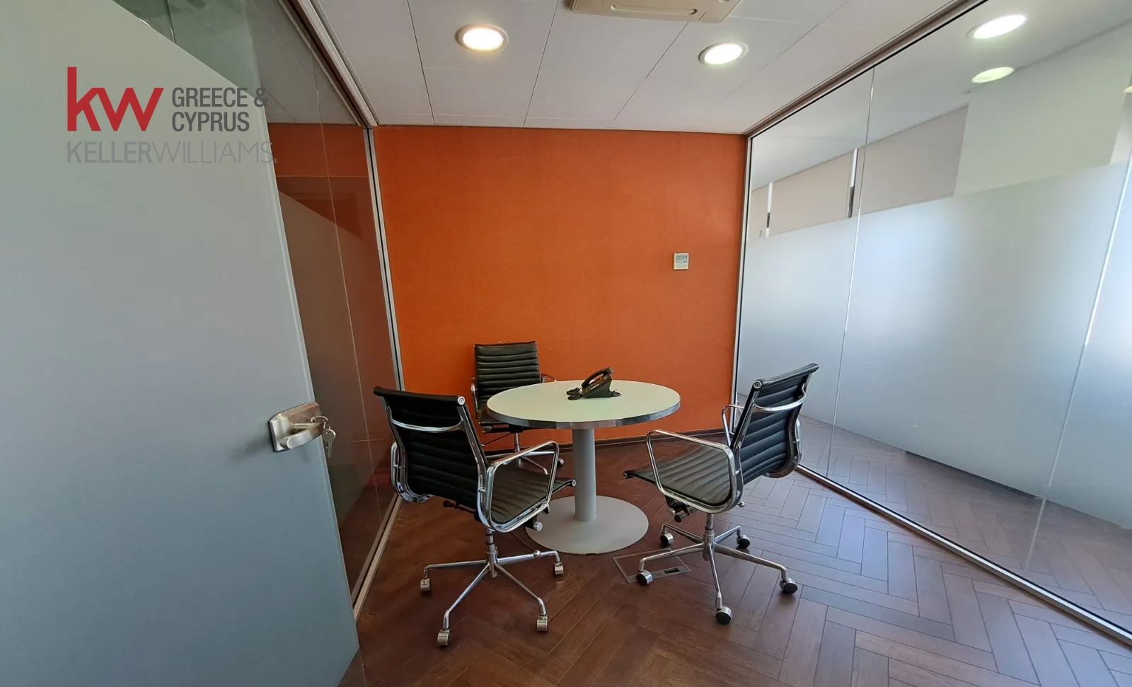 6 pièces Bureau à Nicosia, Chypre No. 39970