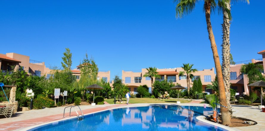 Квартира с 2 спальнями в Мандрия, Пафос,  № 48479