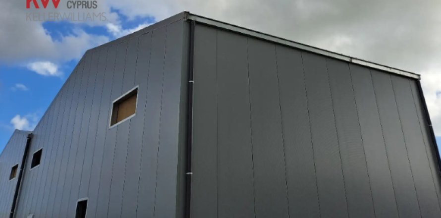 285m2 Warehouse in Larnaka,  No. 39527