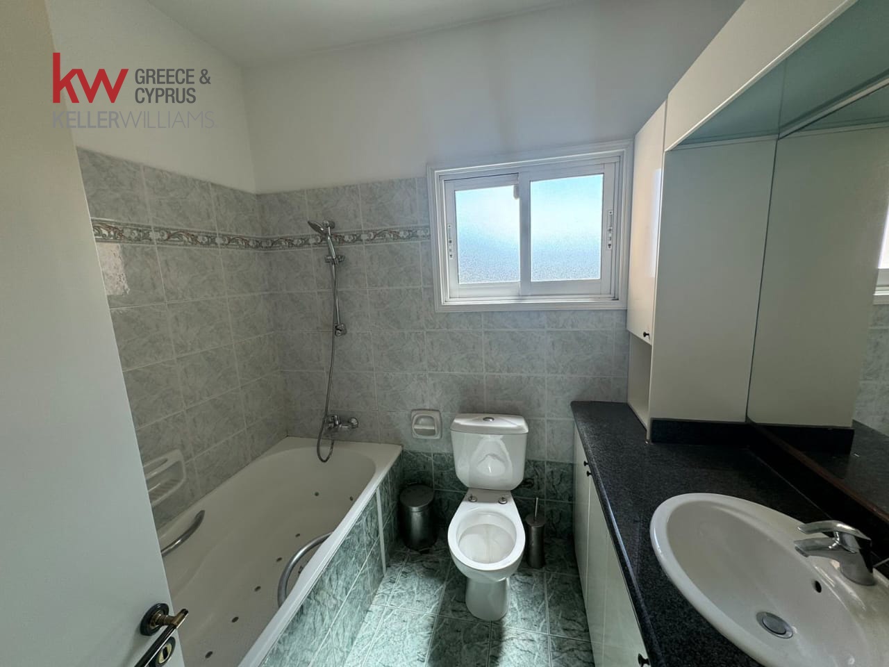 5 bedrooms Townhouse in Latsia, Nicosia, Cyprus No. 39532