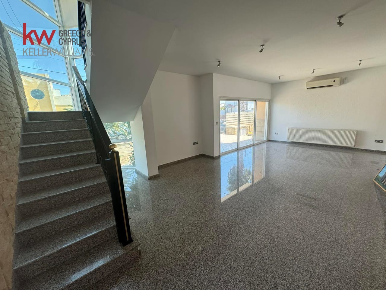 5 bedrooms Townhouse in Latsia, Nicosia, Cyprus No. 39532