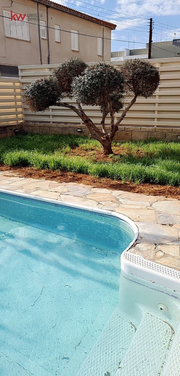 5 bedrooms Townhouse in Latsia, Nicosia, Cyprus No. 39532