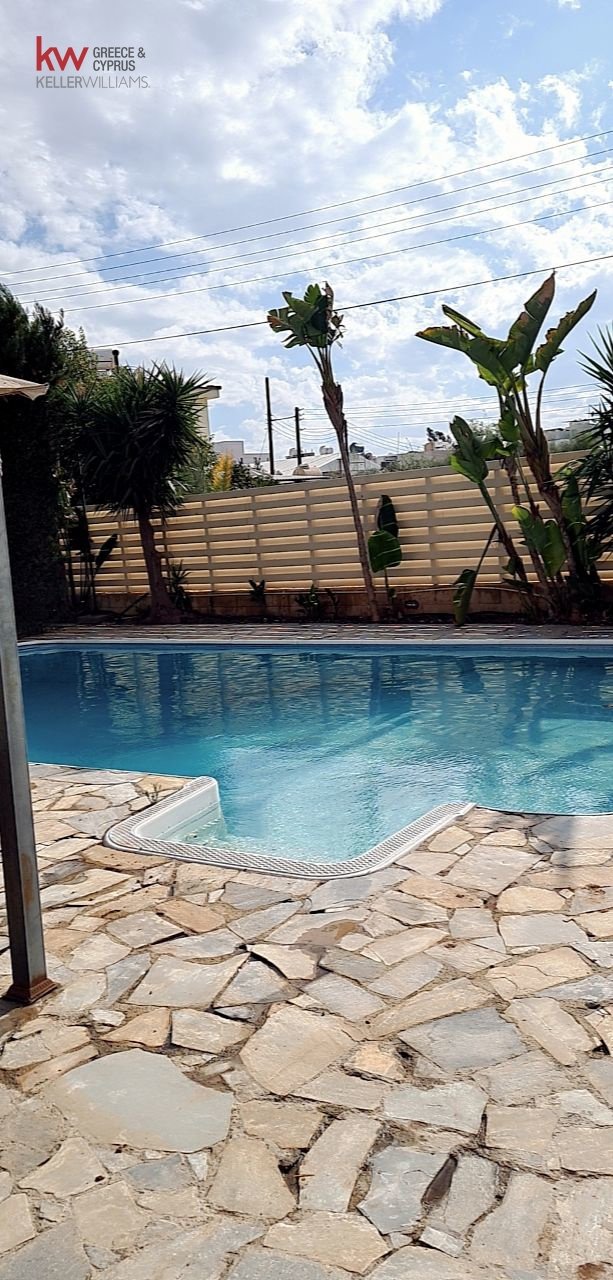 5 bedrooms Townhouse in Latsia, Nicosia, Cyprus No. 39532
