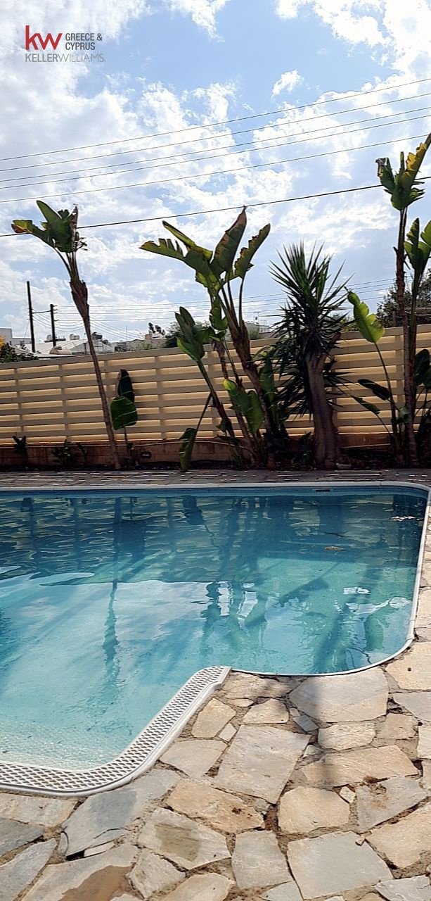 5 bedrooms Townhouse in Latsia, Nicosia, Cyprus No. 39532