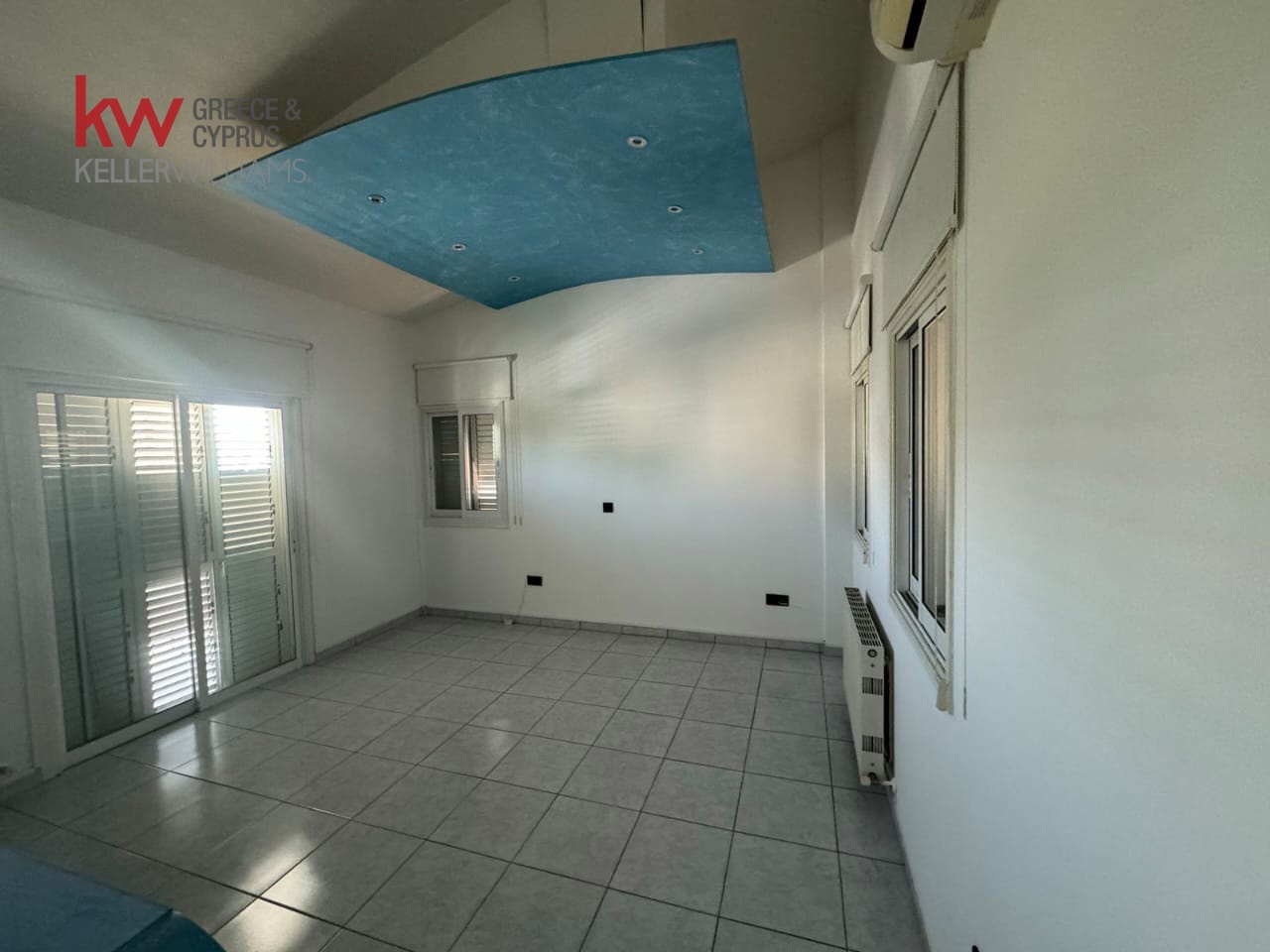 5 bedrooms Townhouse in Latsia, Nicosia, Cyprus No. 39532