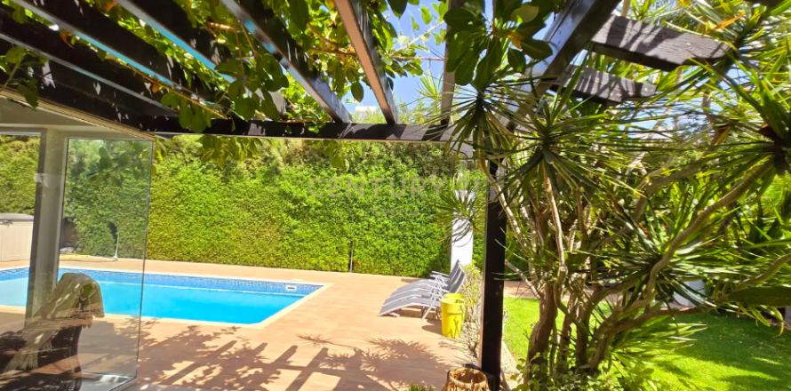 4 dormitorios Villa en Agios Athanasios, Limassol,  No. 55870