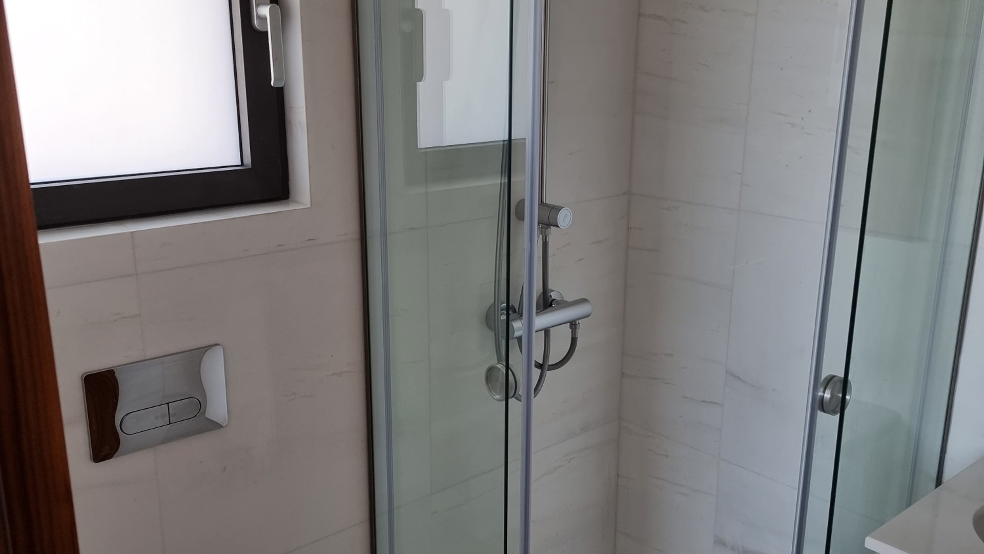3 bedrooms Apartment in Larnaca, Larnaka, Cyprus No. 26385