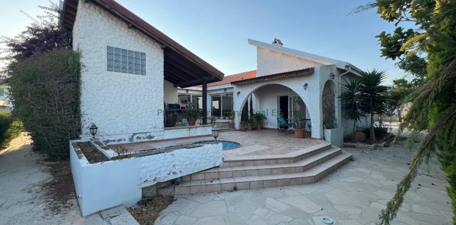 4 bedrooms Villa in Erimi, Limassol,  No. 51393