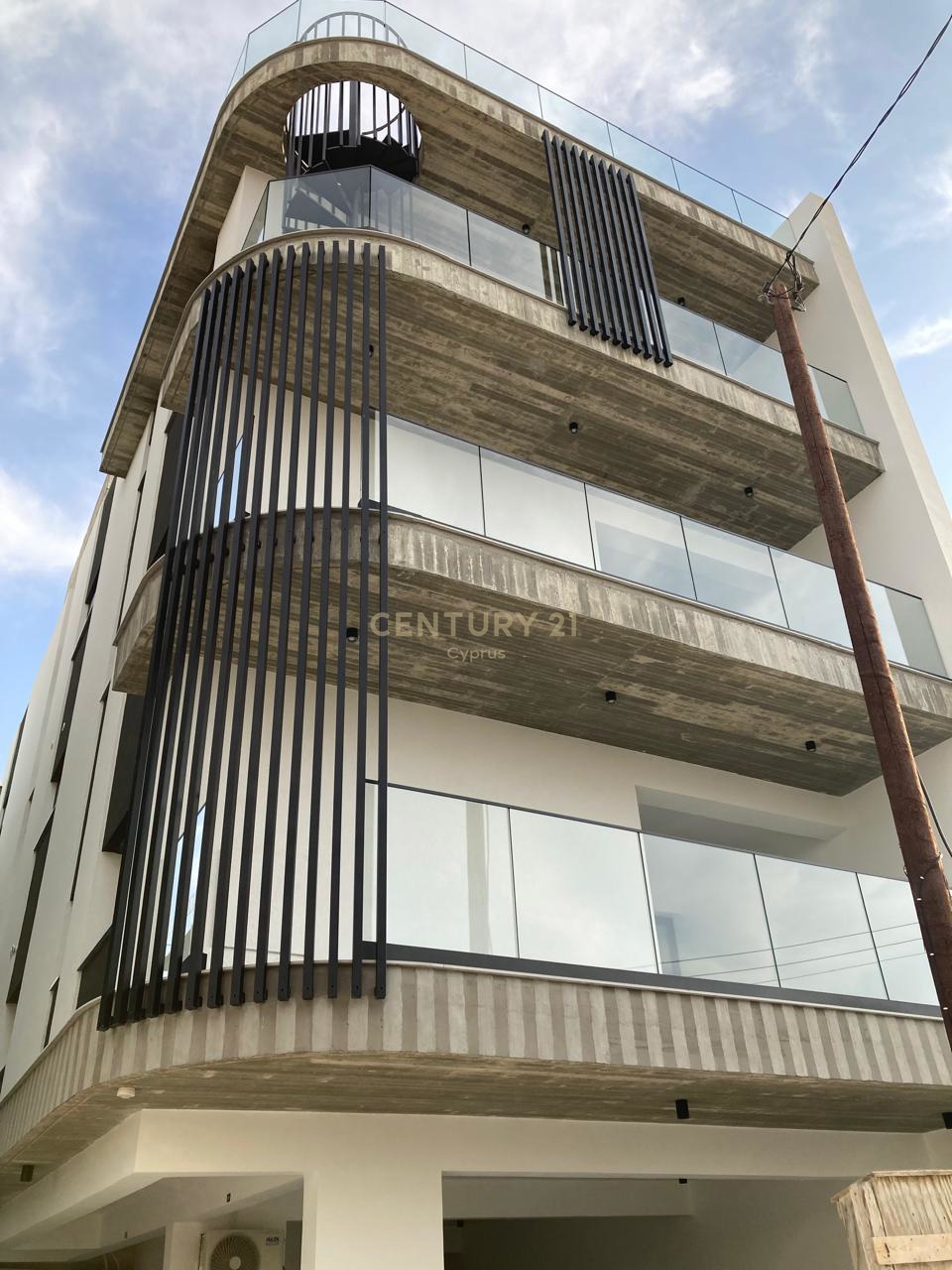 2 bedrooms Penthouse in Limassol, Cyprus No. 53971