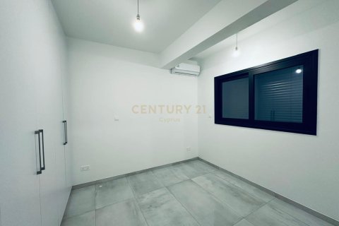 2 bedrooms Penthouse in Limassol, No. 53971 12