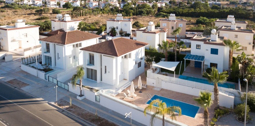 3 bedrooms Villa in Protaras, Ammochostos,  No. 42841