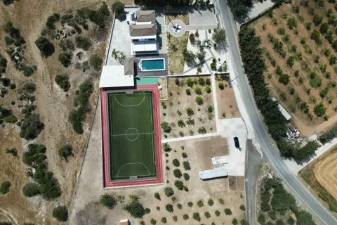 5 bedrooms Villa in Paphos,  No. 39254