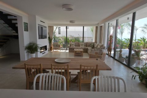 Вилла с 4 спальнями в Тала, Пафос,  № 39255 2