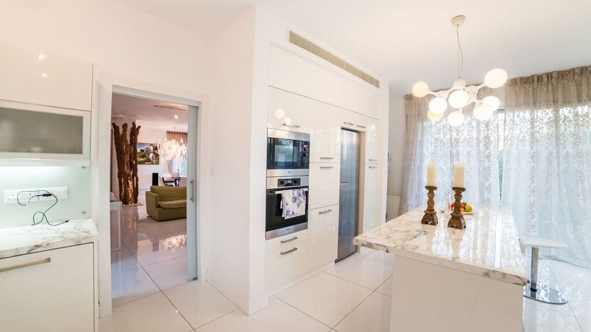 4 bedrooms Villa in Limassol, Cyprus No. 28247