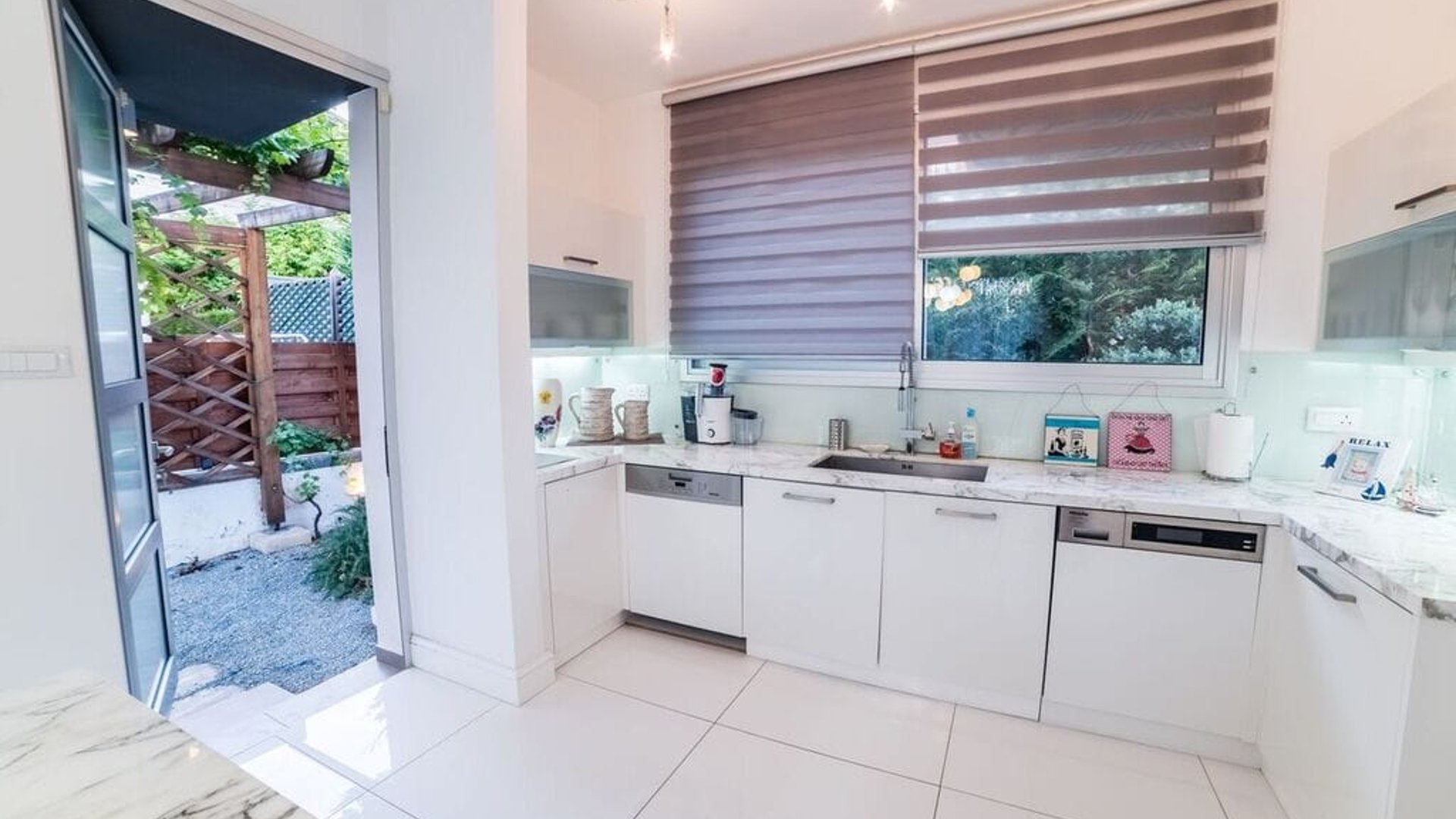 4 bedrooms Villa in Limassol, Cyprus No. 28247