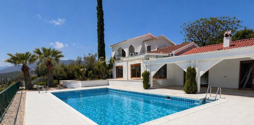 5 dormitorios Villa en Germasogeia, Limassol, No. 54980