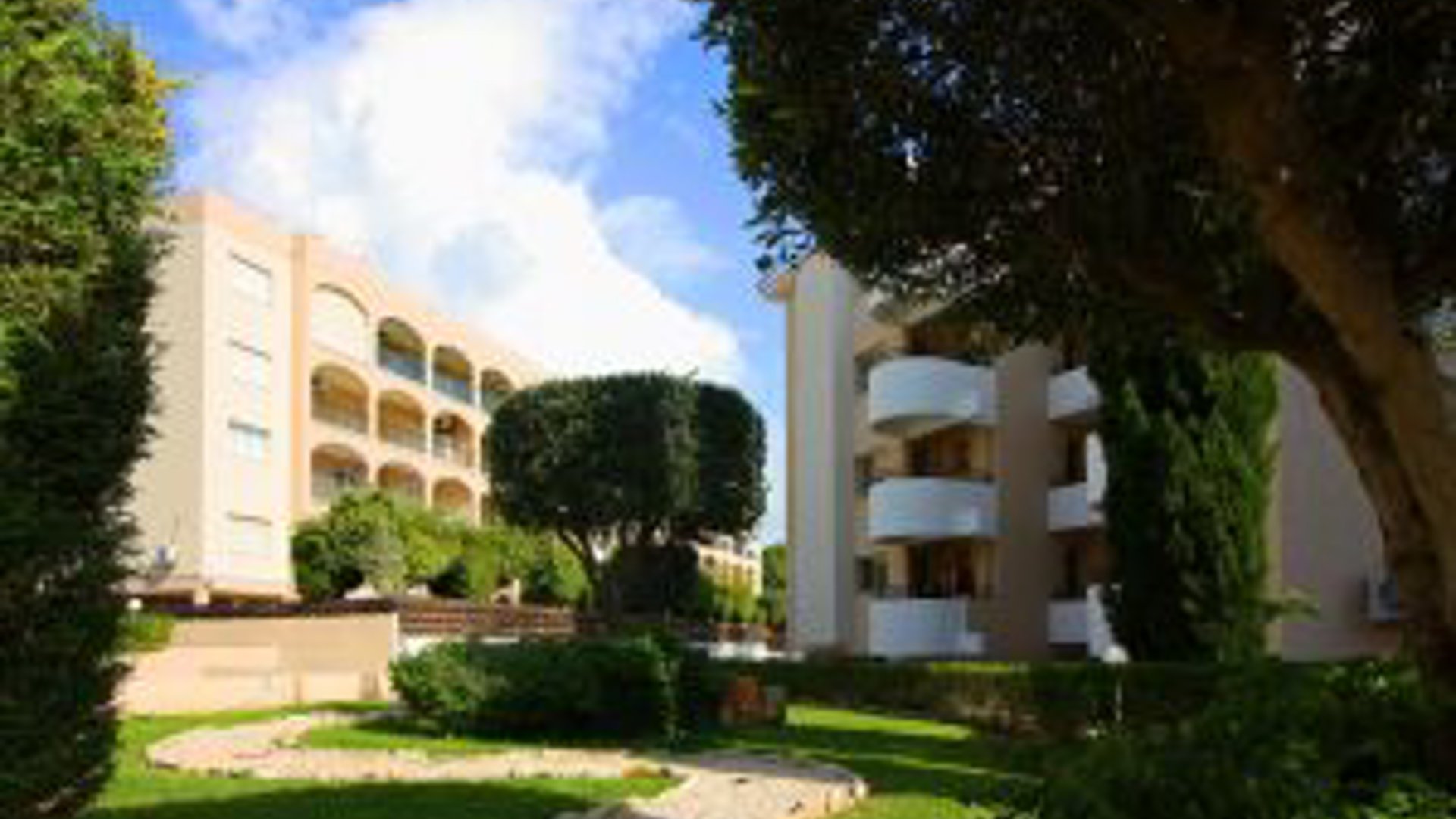 3 bedrooms Apartment in Limassol, Cyprus No. 30176