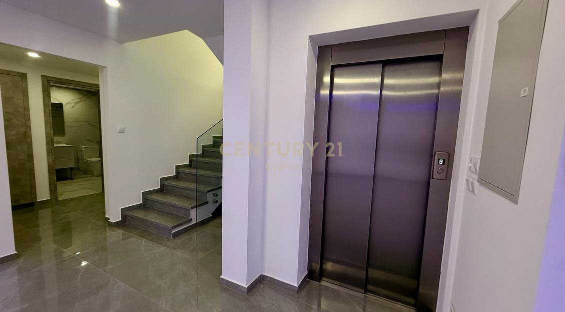 5 chambres Villa à Agios Tychonas, Limassol, Chypre No. 53381