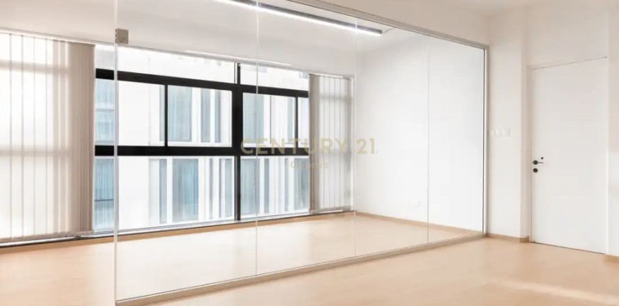 Офис 350м2 в Лимассол, Лимасол,  № 53385