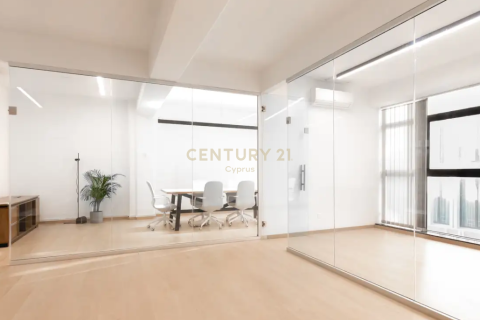 Офис 350м2 в Лимассол, Лимасол,  № 53385 4