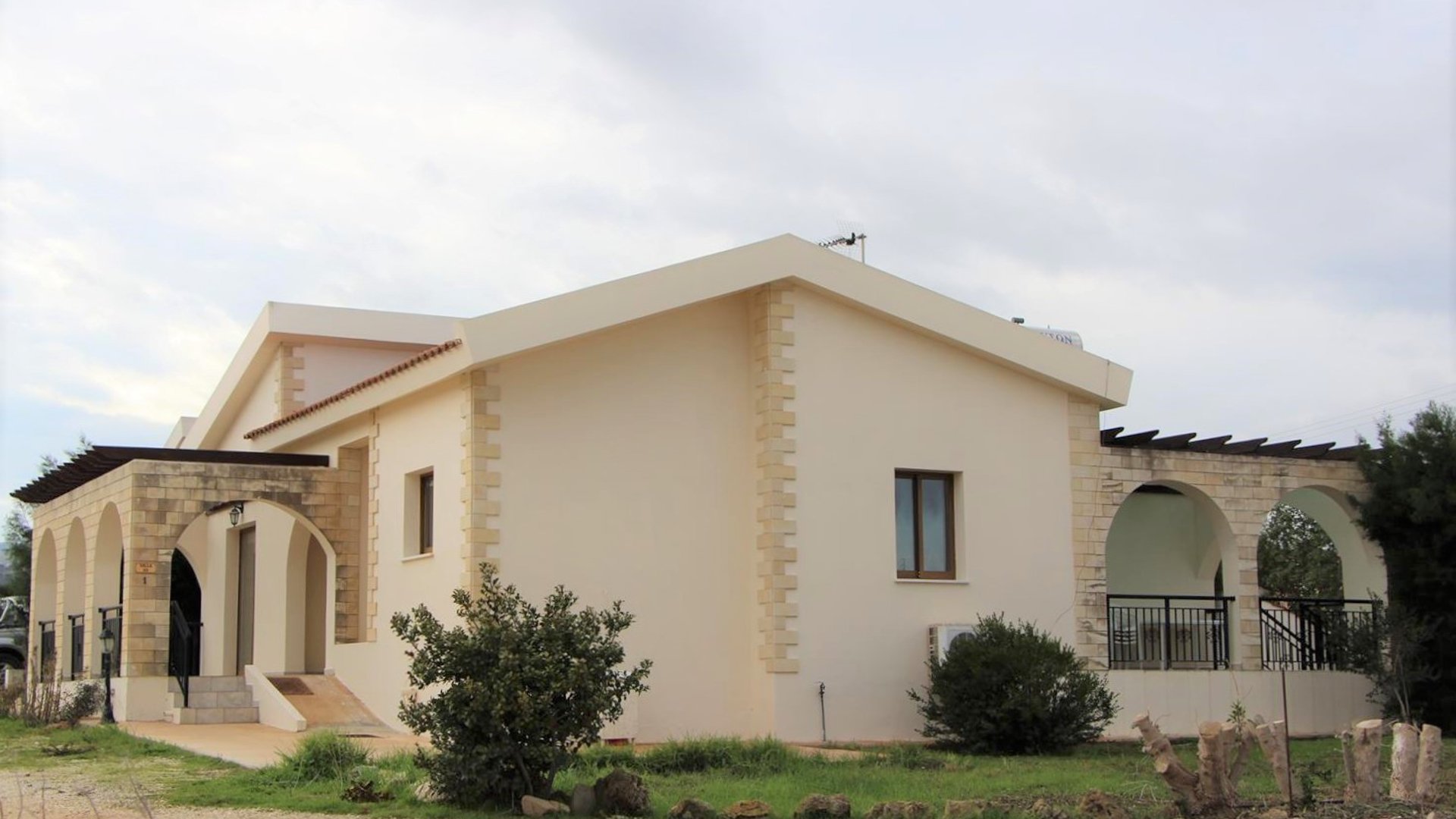 562m2 Commercial property in Polis, Paphos, Cyprus No. 28139