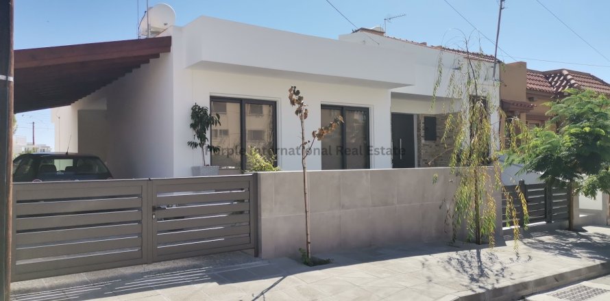 3 bedrooms Bungalow in Larnaca, Larnaka,  No. 51983