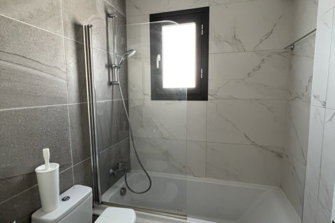 2 bedrooms Apartment in Larnaca, Larnaka,  No. 39774 19