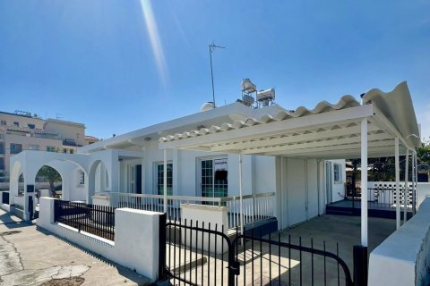 3 bedrooms Townhouse in Larnaca, Larnaka,  No. 39779 4