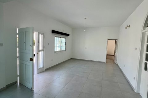 3 bedrooms Townhouse in Larnaca, Larnaka,  No. 39779 5