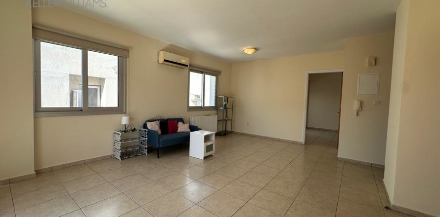 Квартира с 3 спальнями в Строволос, Никосия,  № 51253