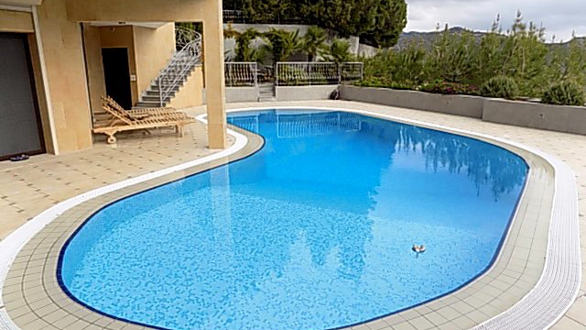 4 bedrooms Villa in Moniatis, Limassol, Cyprus No. 25684