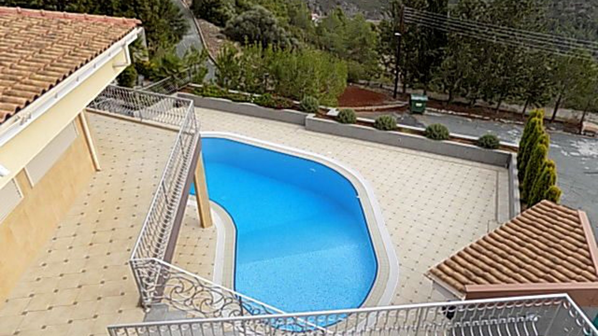 4 bedrooms Villa in Moniatis, Limassol, Cyprus No. 25684