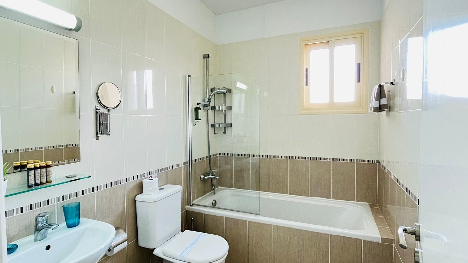 2 bedrooms Apartment in Paphos, Cyprus No. 27075
