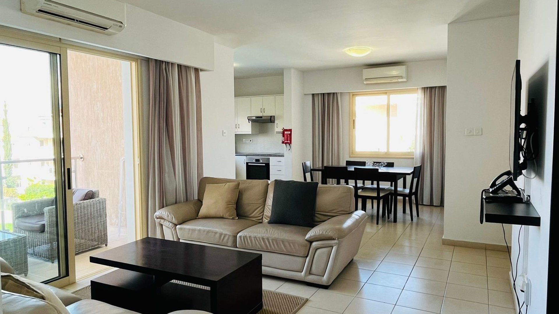 2 bedrooms Apartment in Paphos, Cyprus No. 27075