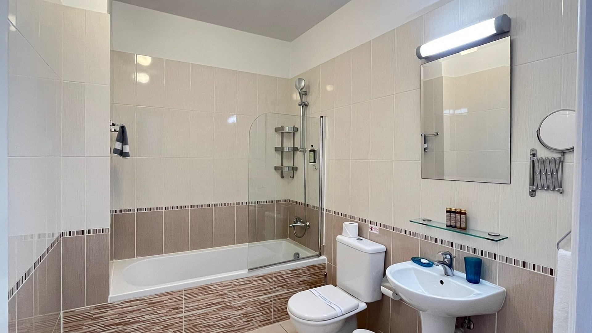 2 bedrooms Apartment in Paphos, Cyprus No. 27075