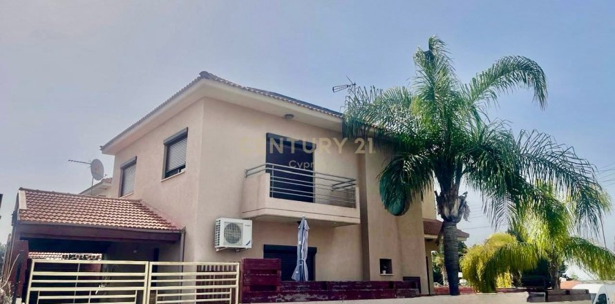 3 dormitorios Villa en Kolossi, Limassol,  No. 55183