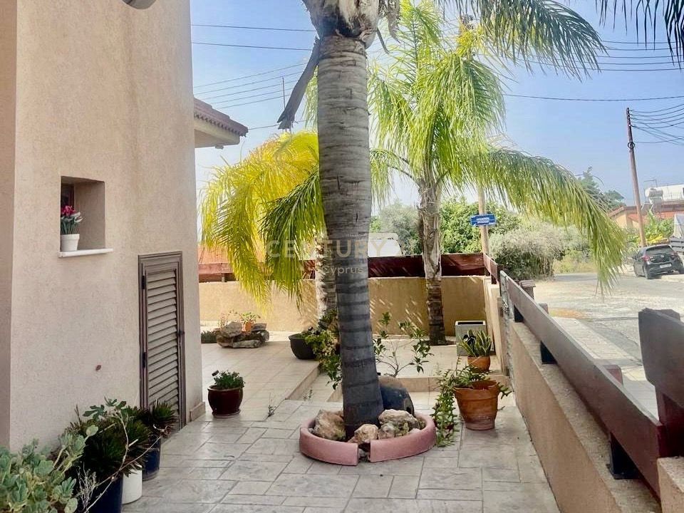 3 bedrooms Villa in Kolossi, Limassol, Cyprus No. 55183