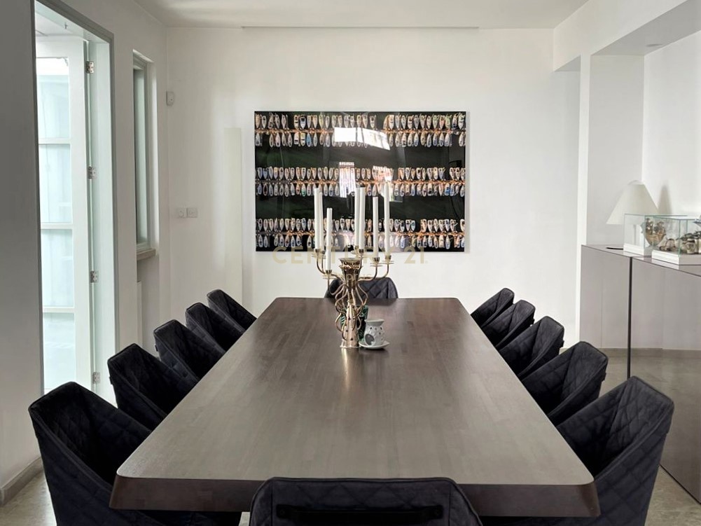5 bedrooms Villa in Limassol, Cyprus No. 55182