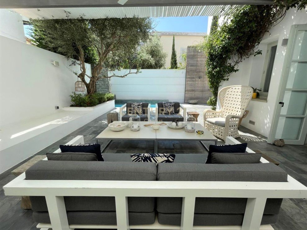 5 bedrooms Villa in Limassol, Cyprus No. 55182