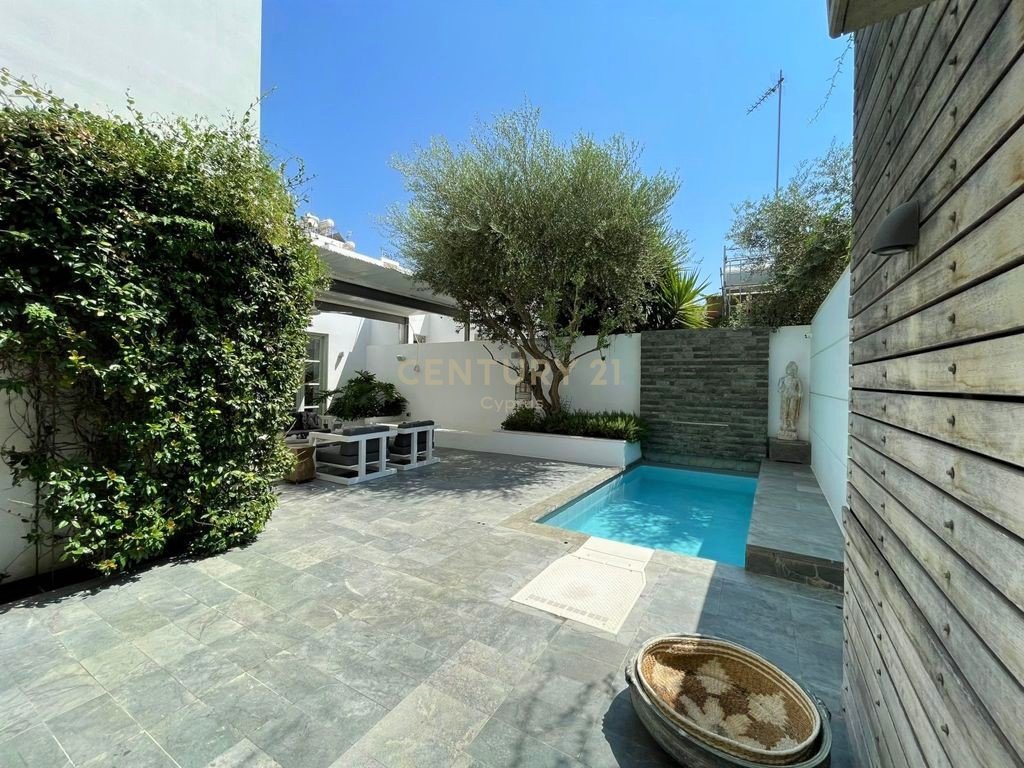 5 bedrooms Villa in Limassol, Cyprus No. 55182