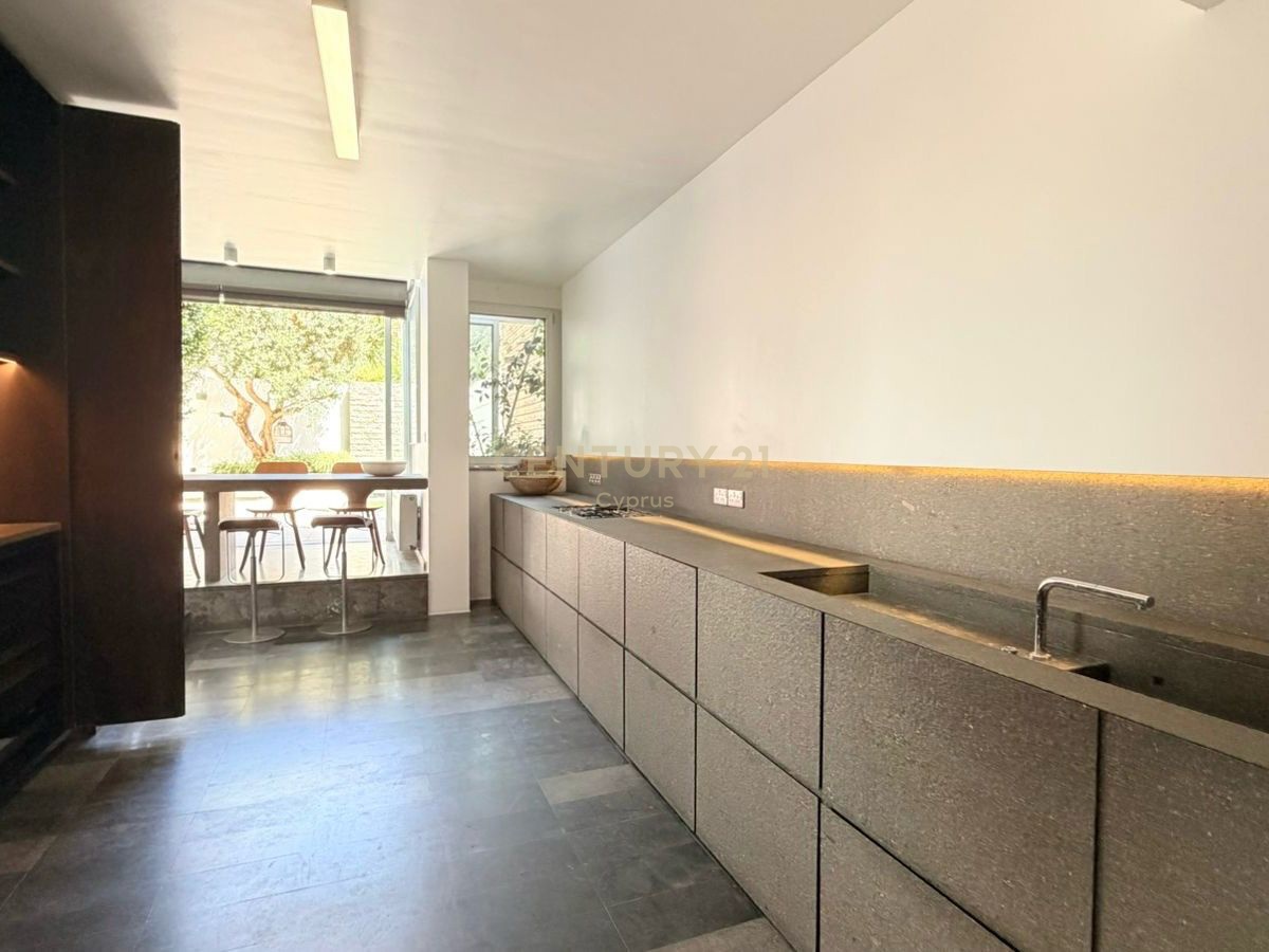 5 bedrooms Villa in Limassol, Cyprus No. 55182