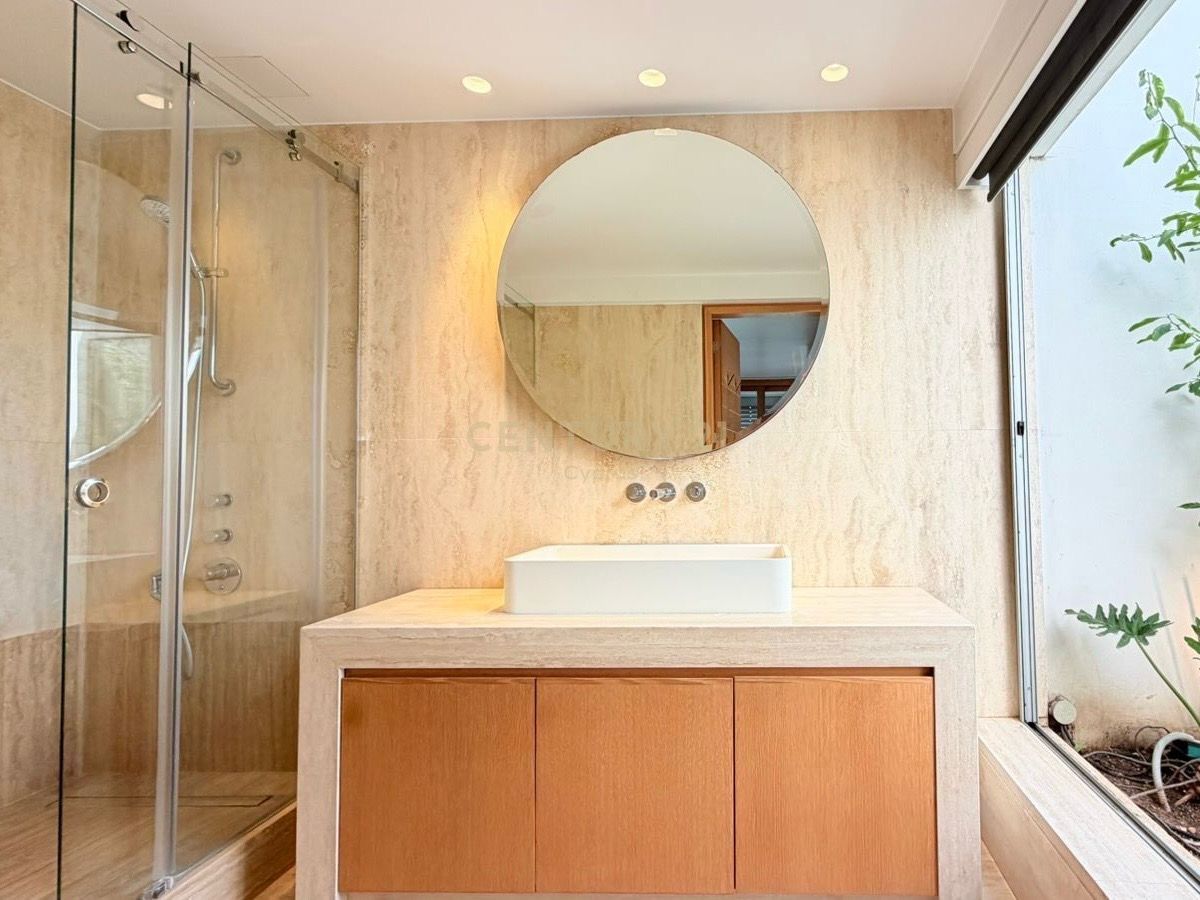 5 bedrooms Villa in Limassol, Cyprus No. 55182